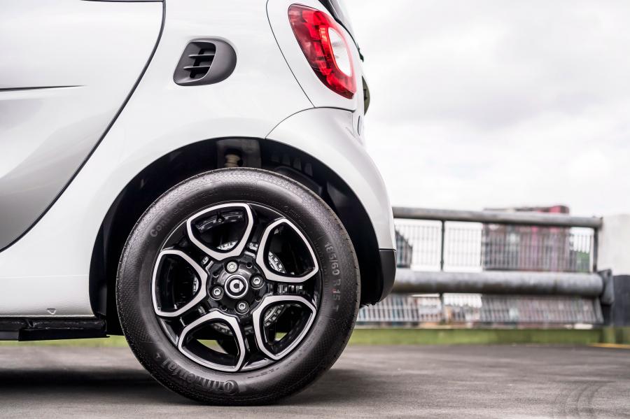 Детали экстерьера Smart EQ ForTwo Prime Coupe (C453) 2018 года  (UK) (фото 25 из 35)